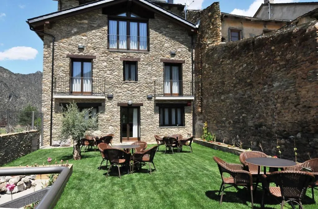 Country house La Comella De Tirvia