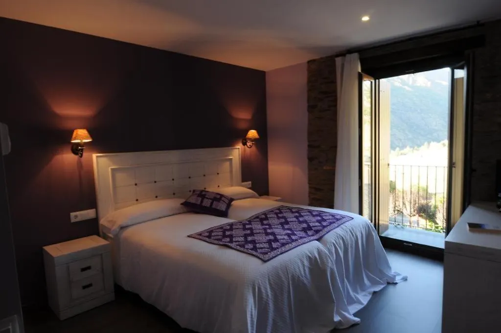 La Comella De Tirvia Country house