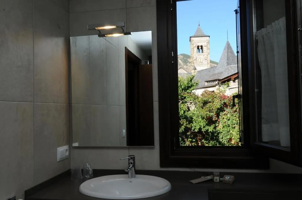 La Comella De Tirvia Country house