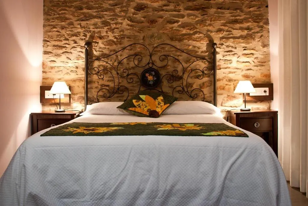 La Comella De Tirvia Country house