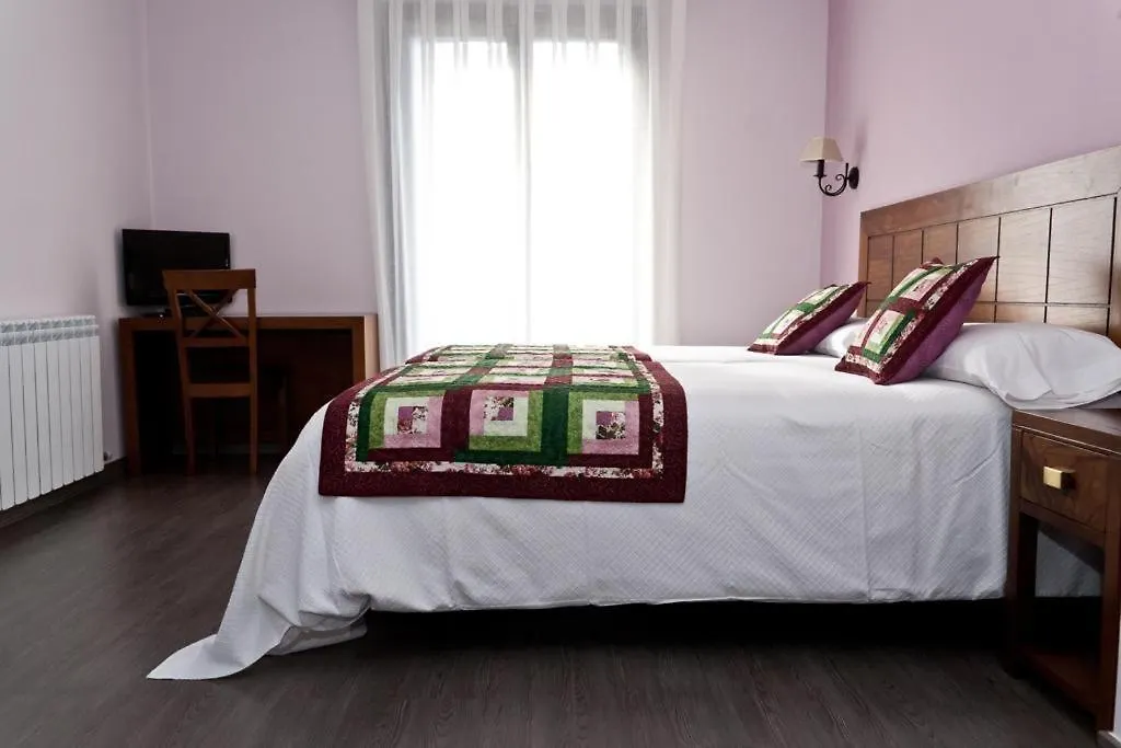 Country house La Comella De Tirvia