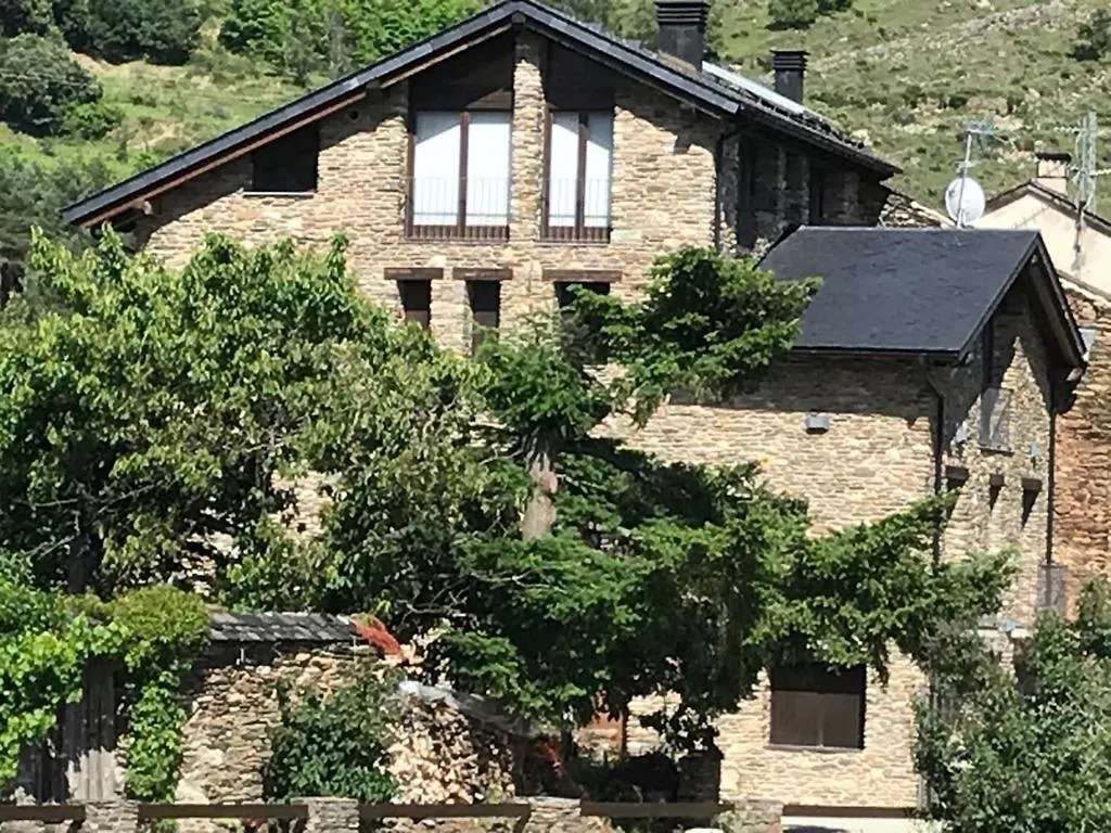 Country house La Comella De Tirvia