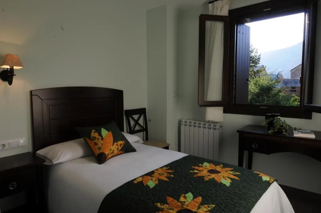 Country house La Comella De Tirvia